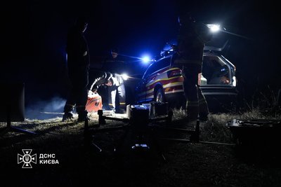 Зайнялась трава та очерет: на околиці Києва вирує пожежа