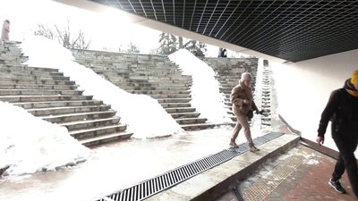 “Я ні разу не була в бомбосховищі, вони недоступні”: як в Сумах розв'язують питання безбар’єрності “Я ні разу не була в бомбосховищі, вони недоступні”: як в Сумах розв'язують питання безбар’єрності