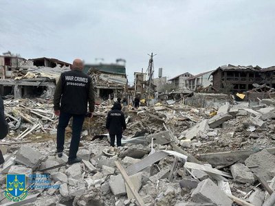 Внаслідок атаки на Одещину працівники складу отримали поранення: одна людина загинула Внаслідок атаки на Одещину працівники складу отримали поранення: одна людина загинула