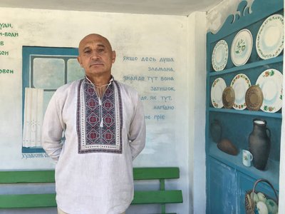 "Тату, я хочу розмалювати цю зупинку" — уродженка Житомирщини Оксана Гелевей "Тату, я хочу розмалювати цю зупинку" — уродженка Житомирщини Оксана Гелевей