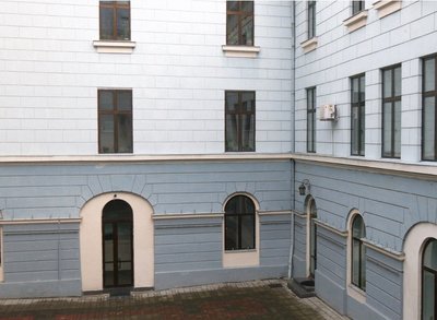 Дворик у Чернівецькій міській раді Дворик у Чернівецькій міській раді