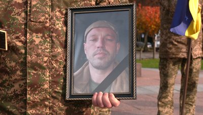 Трьох вважали зниклими безвісти: із загиблими військовими попрощалися у Рівному Трьох вважали зниклими безвісти: із загиблими військовими попрощалися у Рівному