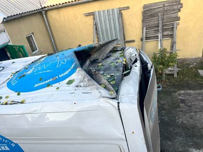 «Пропалений наскрізь із даху до землі»: Євген Ткачов — про атаку FPV-дрона на евакуаційну машину «Проліски» на Донеччині «Пропалений наскрізь із даху до землі»: Євген Ткачов — про атаку FPV-дрона на евакуаційну машину «Проліски» на Донеччині