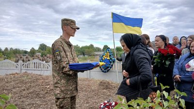 На Чернігівщині попрощалися з бійцями Андрієм Номерчуком, Сергієм Мирним та Олексієм Міщенком На Чернігівщині попрощалися з бійцями Андрієм Номерчуком, Сергієм Мирним та Олексієм Міщенком