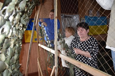 Сплели 40 000 квадратних метрів маскувальної сітки: як волонтерський гурт з Житомирщини допомагає військовим Сплели 40 000 квадратних метрів маскувальної сітки: як волонтерський гурт з Житомирщини допомагає військовим