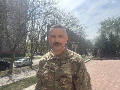 На Миколаївщині попрощалися з командиром відділення безпілотних авіаційних комплексів Максимом Андронатієм На Миколаївщині попрощалися з командиром відділення безпілотних авіаційних комплексів Максимом Андронатієм