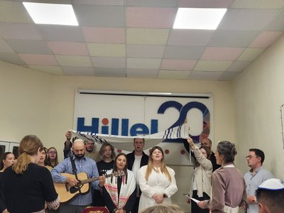 Боротьба за сувої Тори: єврейська громада повернула ще один рукопис, який було вивезено з України у Другу світову війну Боротьба за сувої Тори: єврейська громада повернула ще один рукопис, який було вивезено з України у Другу світову війну
