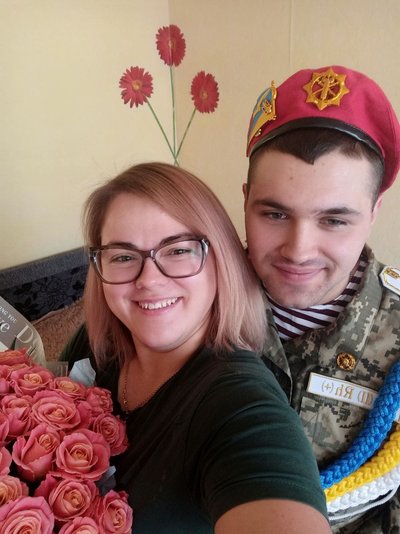 Дмитро Шелюг з сестрою Євгенією під час строкової служби Дмитро Шелюг з сестрою Євгенією під час строкової служби