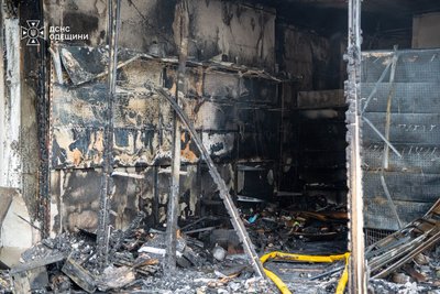 В Одесі загорілося кафе на першому поверсі багатоповерхівки: пожежа поширилася на балкони В Одесі загорілося кафе на першому поверсі багатоповерхівки: пожежа поширилася на балкони