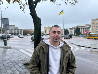 У Житомирі на майдані Соборному за 60 тисяч гривень замінили напівсфери У Житомирі на майдані Соборному за 60 тисяч гривень замінили напівсфери