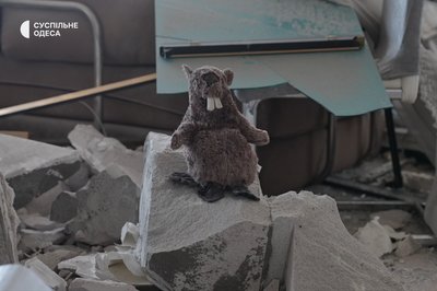 "Закрила очі і побачила спалах": історія пари, яка пережила влучання дрона у свою квартиру "Закрила очі і побачила спалах": історія пари, яка пережила влучання дрона у свою квартиру