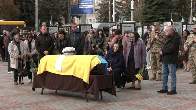 З 28-річним військовим Євгенієм Ткачом попрощалися у Рівному З 28-річним військовим Євгенієм Ткачом попрощалися у Рівному