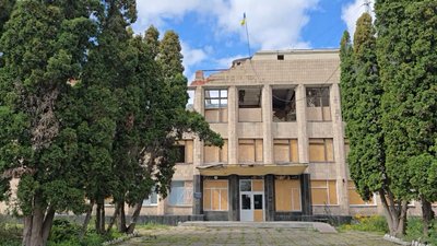 Дрон убив, коли перебирала картоплю: що розповідають жителі прикордонної Семенівки про обстріли на вихідних Дрон убив, коли перебирала картоплю: що розповідають жителі прикордонної Семенівки про обстріли на вихідних