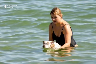 "Коли вода холодна – не хоче йти у воду": як одесити відпочивають із чотирилапими на Собачому пляжі "Коли вода холодна – не хоче йти у воду": як одесити відпочивають із чотирилапими на Собачому пляжі