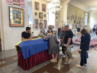 У Полтаві попрощалися із солдатом Олегом Омельченком