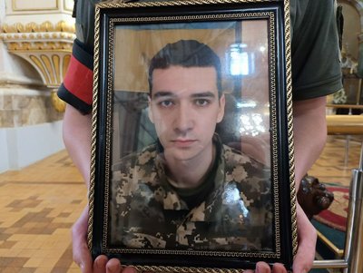 У Луцьку попрощалися із двома захисниками — Юрієм Дрофою та Вячеславом Овчарем У Луцьку попрощалися із двома захисниками — Юрієм Дрофою та Вячеславом Овчарем
