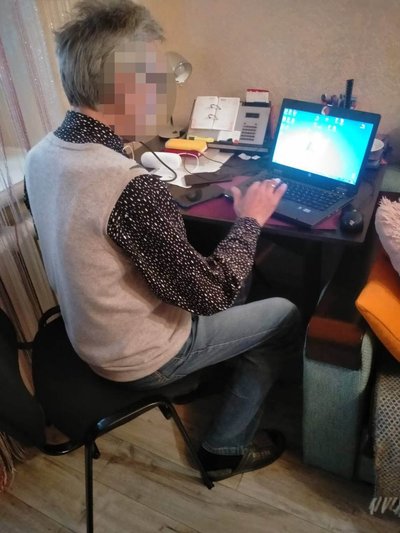У Рівному викрили чоловіка, який у соцмережах поширював комуністичну символіку У Рівному викрили чоловіка, який у соцмережах поширював комуністичну символіку