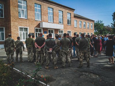 У Миргородській громаді відкрили меморіальну дошку полеглому авіатору У Миргородській громаді відкрили меморіальну дошку полеглому авіатору