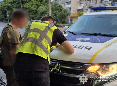 Аварія на вулиці Перемоги в Житомирі: водій в'їхав у стовп, постраждали двоє людей Аварія на вулиці Перемоги в Житомирі: водій в'їхав у стовп, постраждали двоє людей