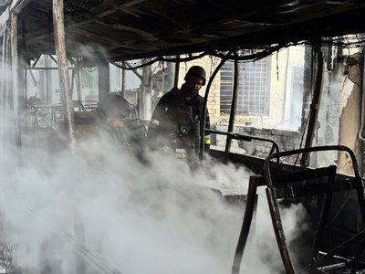 Тролейбусне депо у Слобідському районі Харкова зазнало атаки "Шахедів", пошкоджені тролейбуси: фото наслідків 9 Тролейбусне депо у Слобідському районі Харкова зазнало атаки "Шахедів", пошкоджені тролейбуси: фото наслідків 9