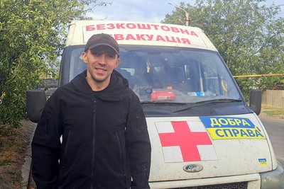 Евакуація люди волонтери допомога евакуаційник Олександр Довгаль Донецька область 18 вересня 2024 рік Евакуація люди волонтери допомога евакуаційник Олександр Довгаль Донецька область 18 вересня 2024 рік