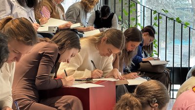 Книгарня "Сенс", Івано-Франківськ Книгарня "Сенс", Івано-Франківськ