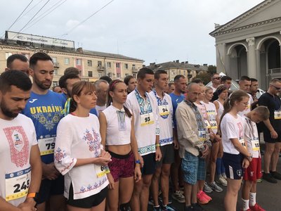 У Рівному провели благодійний забіг у вишиванках У Рівному провели благодійний забіг у вишиванках