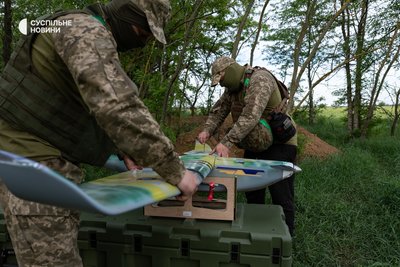 Військові 121-ї бригади тероборони готують до роботи розвідувальним БПЛА "Гор". Херсонщина, травень 2026 року Військові 121-ї бригади тероборони готують до роботи розвідувальним БПЛА "Гор". Херсонщина, травень 2026 року
