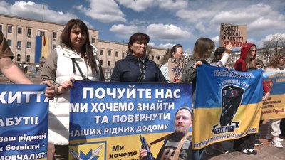 У Кропивницькому вийшли на акцію у підтримку полонених та зниклих безвісти У Кропивницькому вийшли на акцію у підтримку полонених та зниклих безвісти