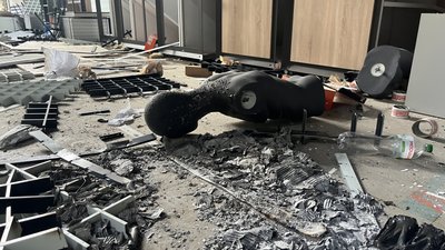 Наслідки російської атаки на «Караван» на Салтівці у Харкові вдень 28 серпня Наслідки російської атаки на «Караван» на Салтівці у Харкові вдень 28 серпня