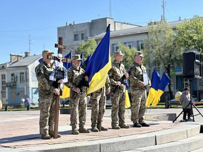 З військовим Русланом Вітруком попрощалися у Рівному З військовим Русланом Вітруком попрощалися у Рівному