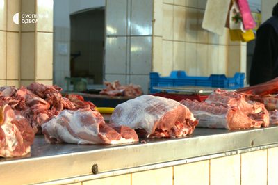 "Витрачаєш гроші, а в пакеті майже нічого нема": ціни на продукти на одеському Привозі "Витрачаєш гроші, а в пакеті майже нічого нема": ціни на продукти на одеському Привозі