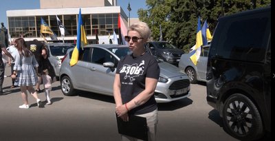 Майже 100 авто і 12 байків: у Луцьку відбувся автопробіг на підтримку військовополонених Майже 100 авто і 12 байків: у Луцьку відбувся автопробіг на підтримку військовополонених