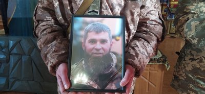 У Хмельницькому попрощалися з воїнами Юрієм Мартинюком та Володимиром Олійником У Хмельницькому попрощалися з воїнами Юрієм Мартинюком та Володимиром Олійником