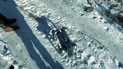 На Сумщині з'явився робопес, який допомагає поліції шукати вибухівку На Сумщині з'явився робопес, який допомагає поліції шукати вибухівку