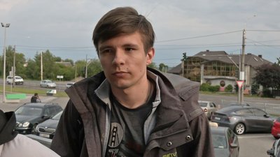 "Тут сидять з ночі": що відбувається з отримання талонів у Луцькому сервісному центрі