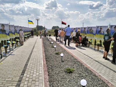 У громаді на Волині відкрили Алею слави в пам'ять про загиблих військових У громаді на Волині відкрили Алею слави в пам'ять про загиблих військових