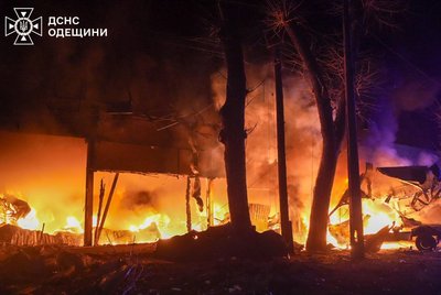 Унаслідок атаки дронів в Одесі зайнялася промислова будівля та АЗС — Кіпер