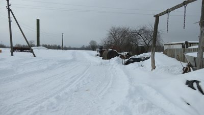 "Єдиний, хто тут чистить дороги — місцевий фермер": як живе село на Чернігівщині за 17 км від Росії "Єдиний, хто тут чистить дороги — місцевий фермер": як живе село на Чернігівщині за 17 км від Росії