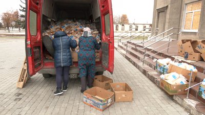 допомога хліб волонтер Лиманська громада Донецька область 13 листопада 2024 рік допомога хліб волонтер Лиманська громада Донецька область 13 листопада 2024 рік
