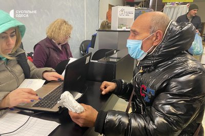 "Стріляють щодня": в Одесу масово виїжджають жителі Херсона "Стріляють щодня": в Одесу масово виїжджають жителі Херсона