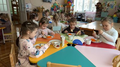 Безплатне харчування дітей у школах і дитсадках Луцька: хто може претендувати та як оформити документи