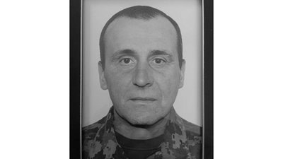 Поховання на Чернігівщині: в останню путь провели 7 військових Поховання на Чернігівщині: в останню путь провели 7 військових