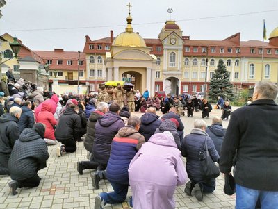 "Виріс з мамою лише": у Луцьку попрощалися із загиблим на Харківщині 23-річним бійцем Степаном Осипчуком "Виріс з мамою лише": у Луцьку попрощалися із загиблим на Харківщині 23-річним бійцем Степаном Осипчуком