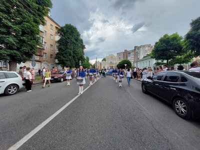 "Марш подяки": фоторепортаж з ходи випускників у Черкасах "Марш подяки": фоторепортаж з ходи випускників у Черкасах