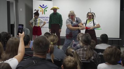 "Червоні носи" та "Клоуни без кордонів" провели виставу в дитячій лікарні Рівного "Червоні носи" та "Клоуни без кордонів" провели виставу в дитячій лікарні Рівного
