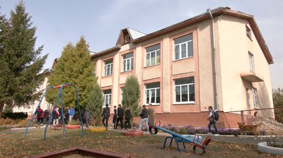 У селі на Черкащині громада пише листи Зеленському, аби врятувати школу У селі на Черкащині громада пише листи Зеленському, аби врятувати школу
