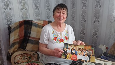 Чеські традиції на Житомирщині: 81-річна жителька Малинівки готує великодні коблиги