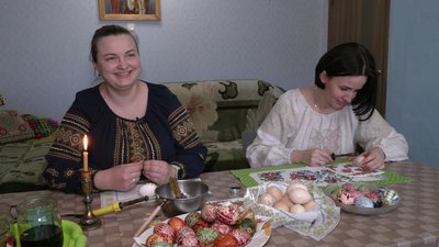 "Коли ти малюєш писанку — ти забуваєш про все": історія родини писанкарок з Рівненщини "Коли ти малюєш писанку — ти забуваєш про все": історія родини писанкарок з Рівненщини