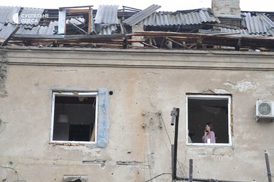 "Якби я там лежала, то мене б вже не було": РФ ударила по житловим будинкам Одеси в ніч на 1 червня "Якби я там лежала, то мене б вже не було": РФ ударила по житловим будинкам Одеси в ніч на 1 червня